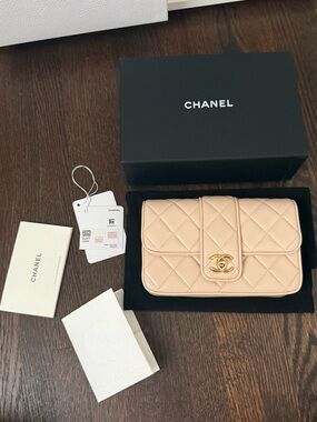 CHANEL mini tab flap bag - Beige